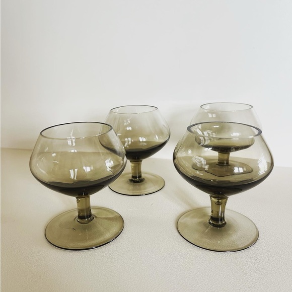 Vintage smoked glass decanter and 4 glasses - Picture 2 of 2